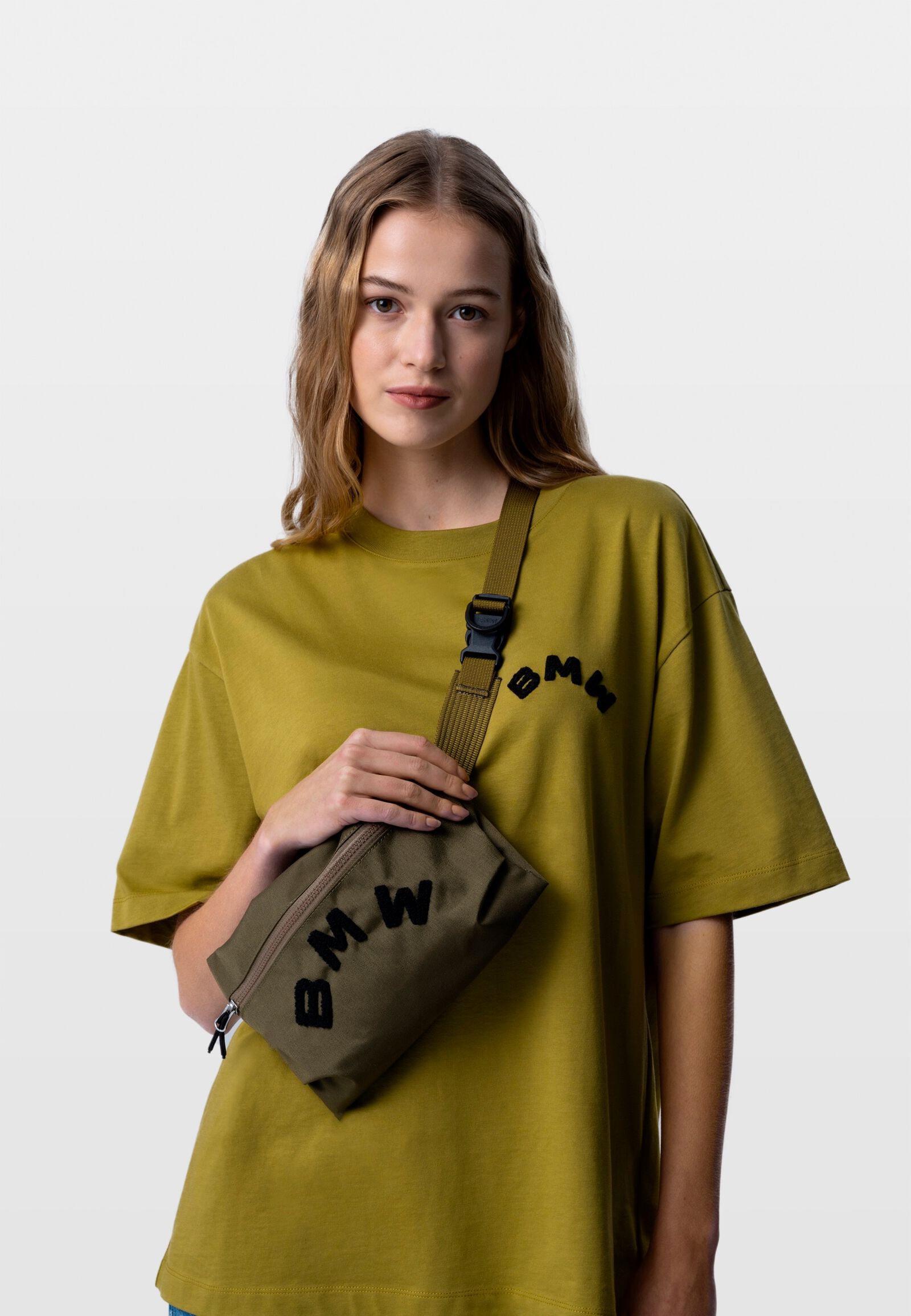 ARC CROSS BODY BAG - model